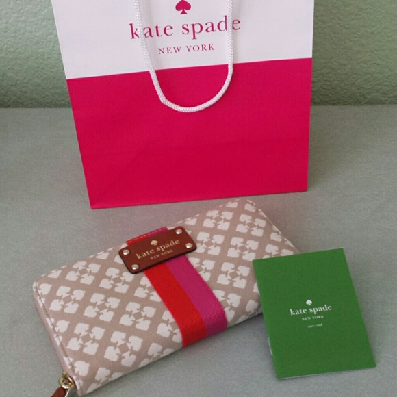 Zip Around Wallet  Authentic  Price as Marked - Picture 4 of 4